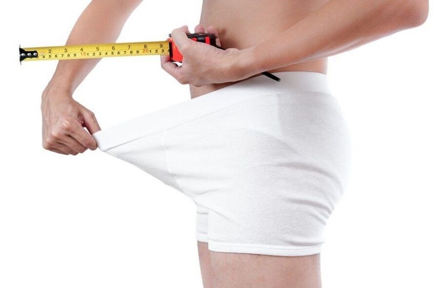 Medición del pene antes de los ejercicios de agrandamiento.