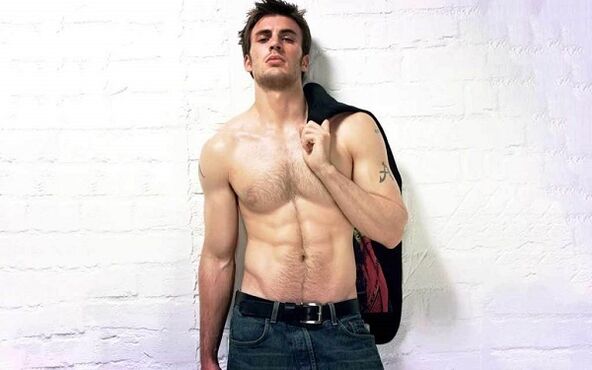 hombre sexy con pene agrandado